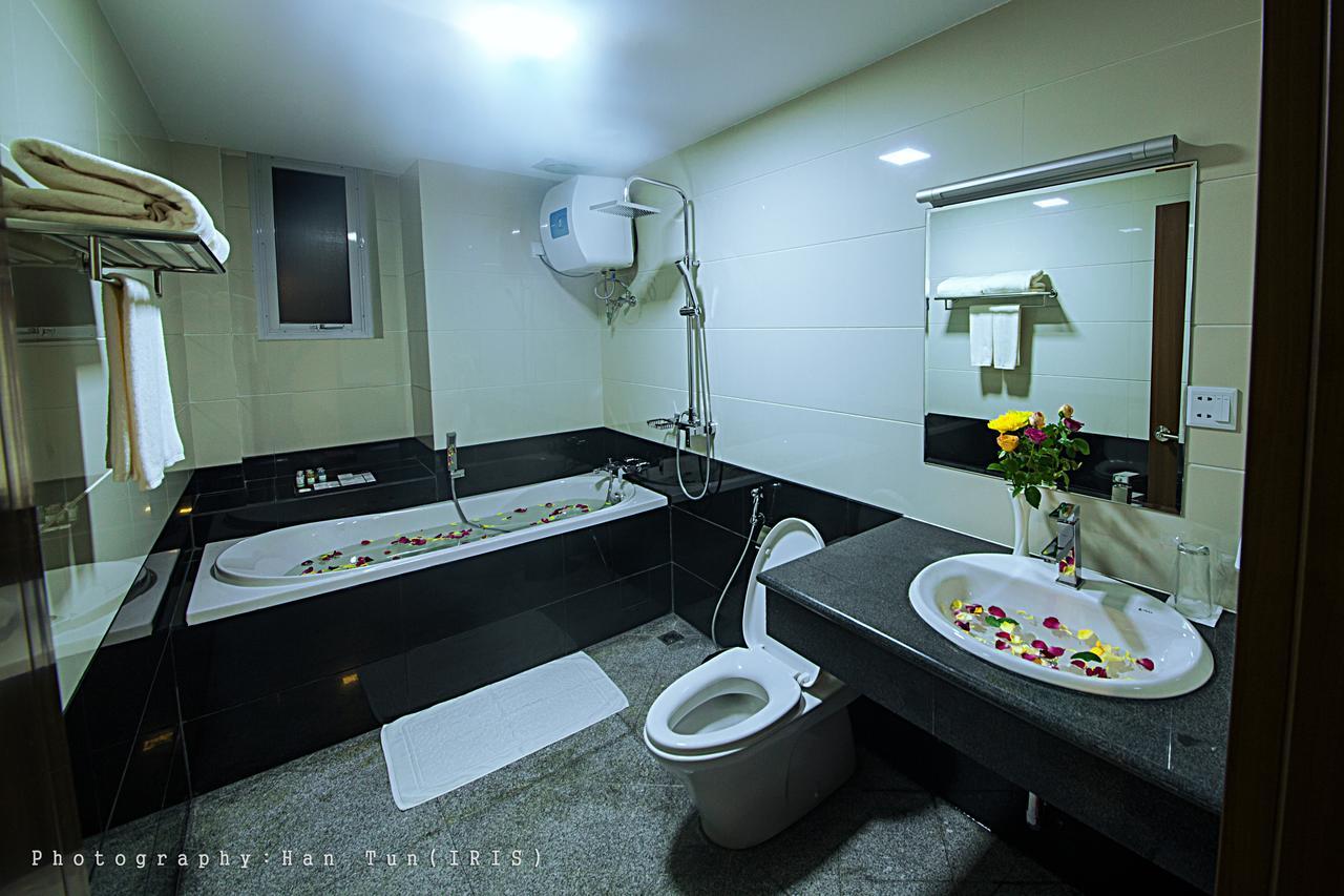Ngwe Moe Hotel Mawlamyine Ngoại thất bức ảnh